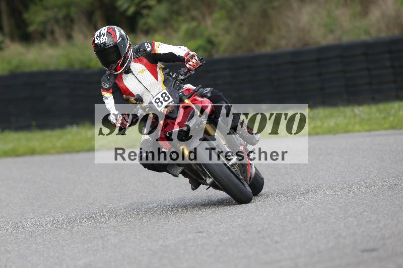Archiv-2025/53 16.09.2025 Track Day Domi Aegerter ADR/Gruppe rot/88